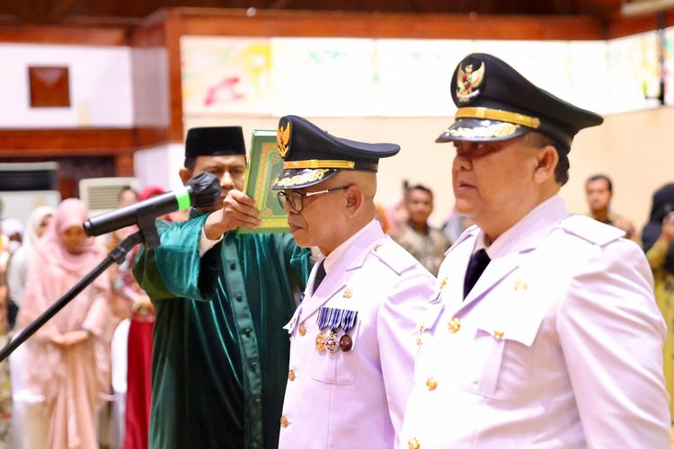 Penjabat Gubernur Lantik A.Murtala Dan Asra Sebagai Pj Bupati Aceh ...