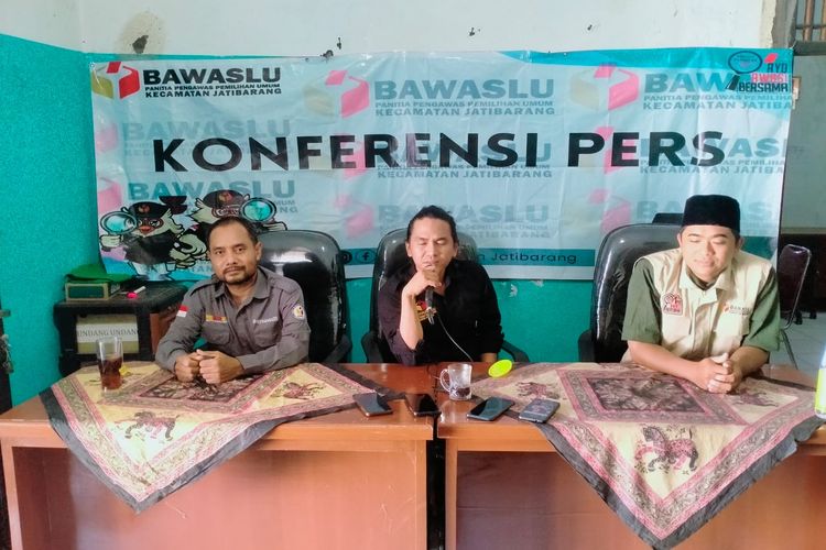 Panwaslu Jatibarang Awasi Serius Distribusi Logistik Pemilu 2024 Kabar Indramayu 7924