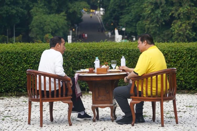 Usai Prabowo, Jokowi Olahraga dan Sarapan dengan Airlangga Hartarto di Kebun Raya Bogor