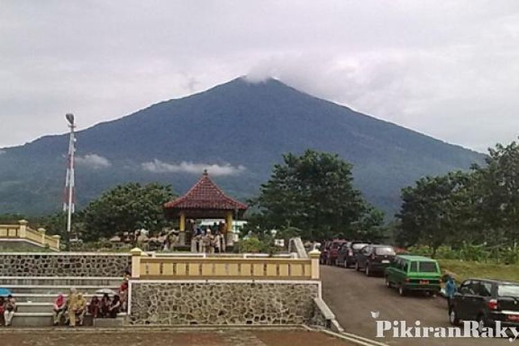 Status Gunung Ciremai Masih Aktif Normal Pikiran Rakyat Com