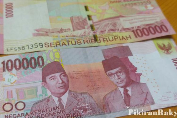 Begini Cara Membedakan Uang Palsu