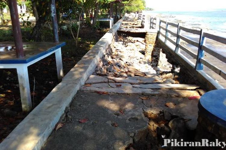 Jurnal Tingkat Kerentanan Bencana Pada Objek Wisata Pantai