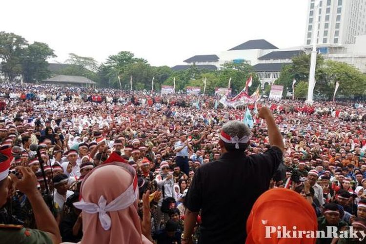 Ribuan Massa Nusantara Bersatu Padati Lapangan Gasibu