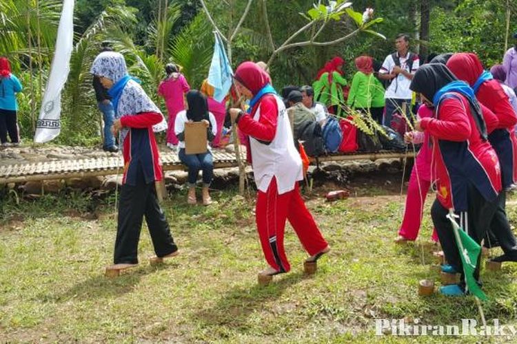 Permainan Anak Tradisional Masuk Kurikulum PAUD - Pikiran-Rakyat.com - Jurnal Permainan Tradisional Balap Karung