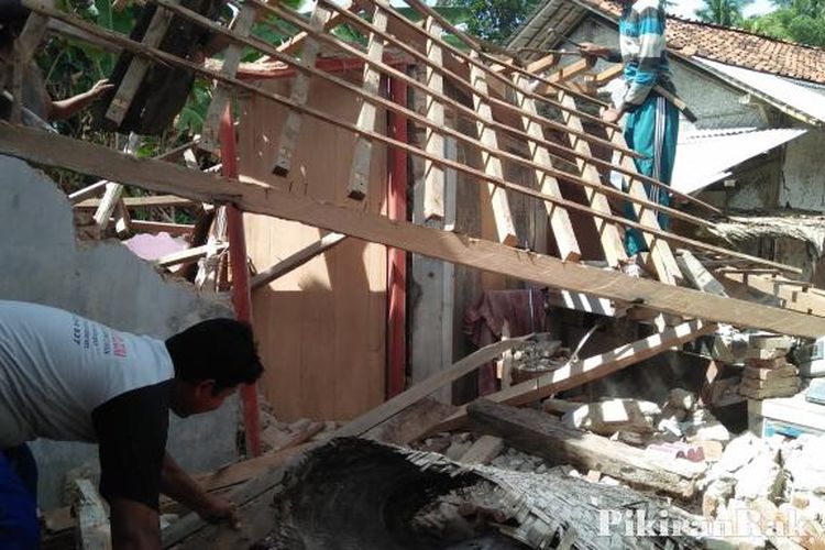 19+ Dampak Gempa Pangandaran Hari Ini Background