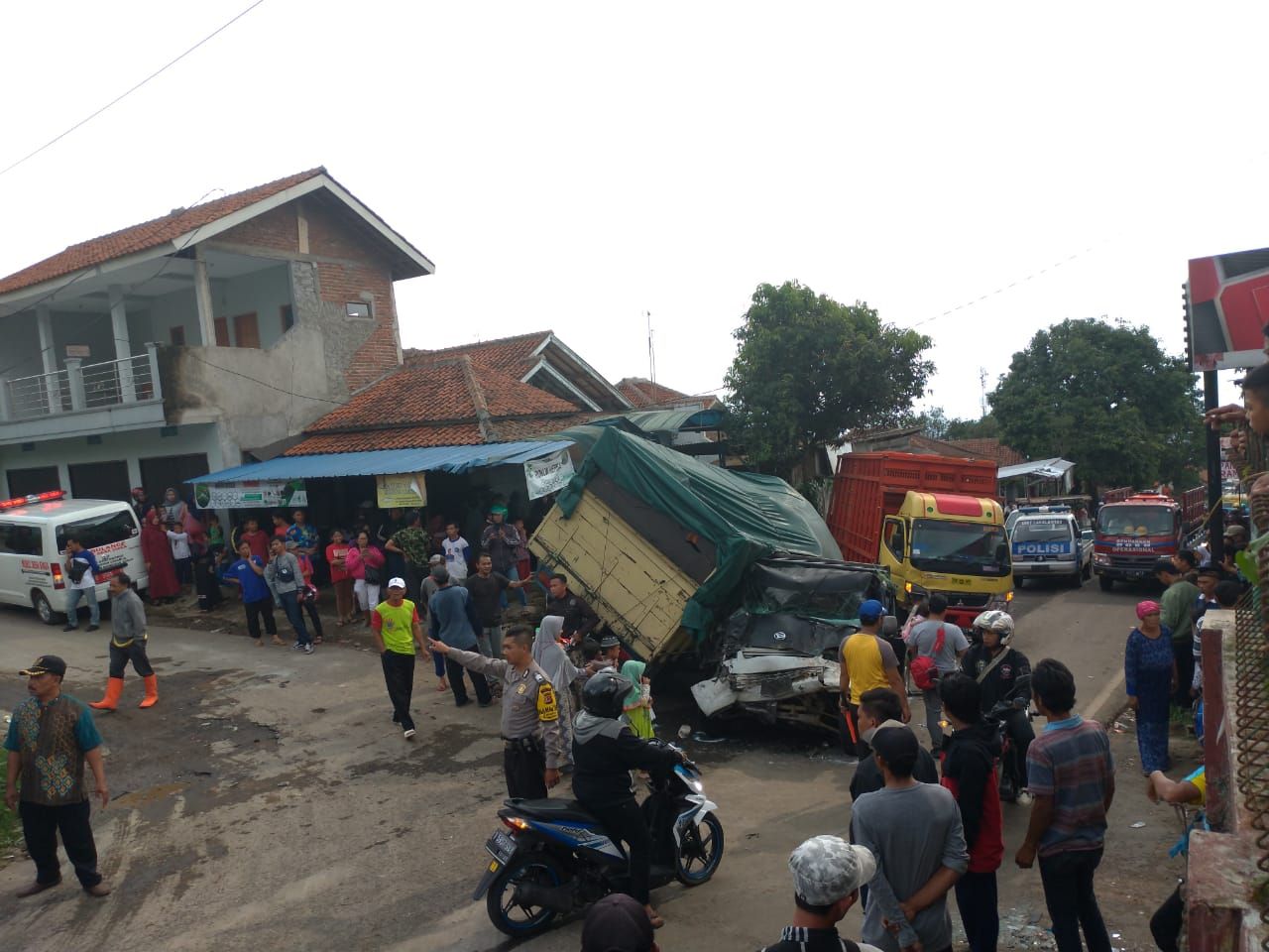 Seorang Balita Tewas dan Tiga Luka-Luka dalam Kecelakaan ...