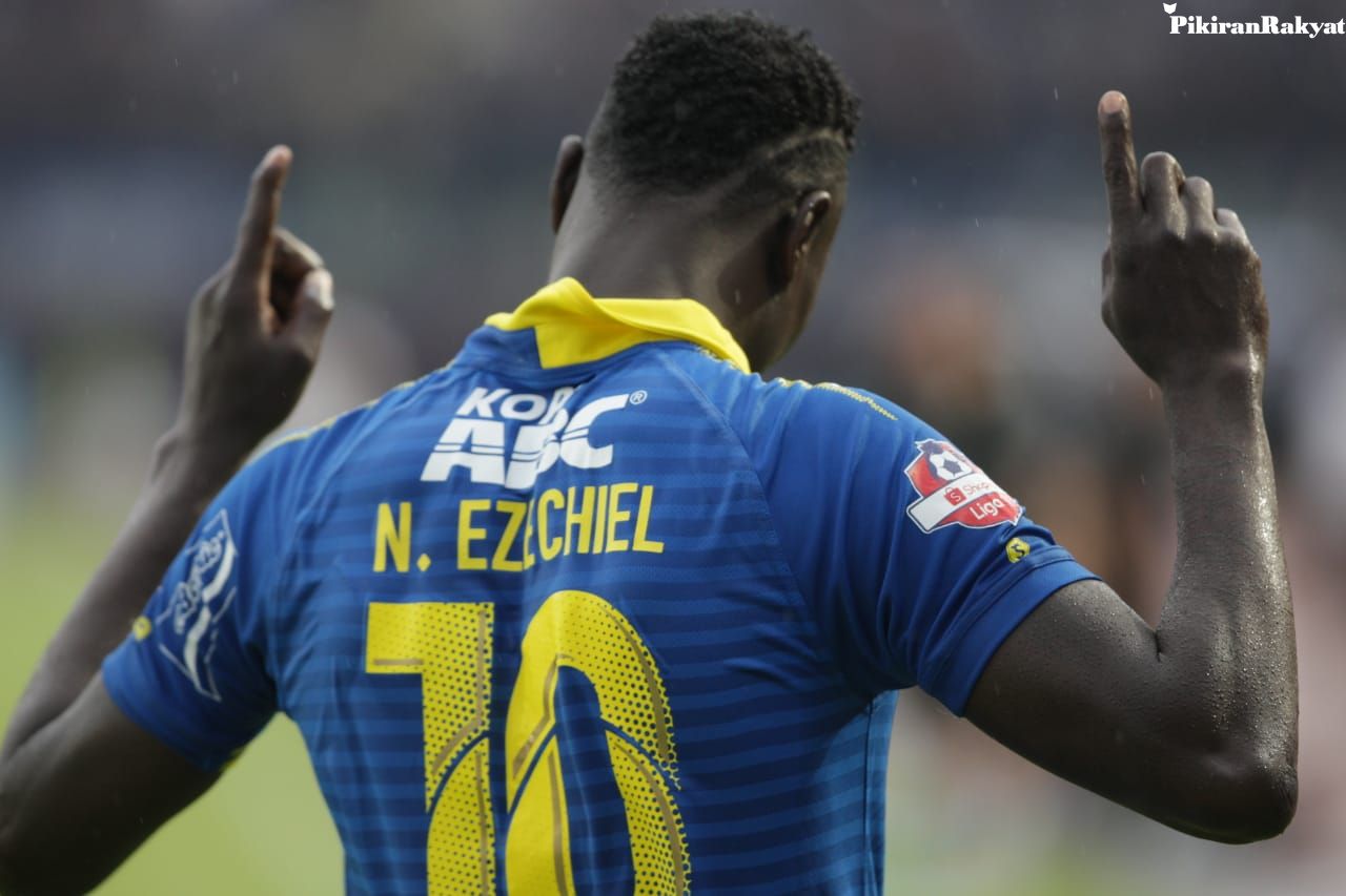 8 Penyerang Persib Bandung Asal Afrika Ezechiel Menjadi Yang Paling Produk Pikiran Rakyat Com