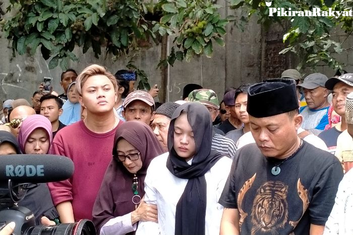 Mengalah Meski Kecewa Lokasi Pemakaman Lina Diputuskan Secara Sepihak Oleh Teddy Sule Kasihan Almarhum Pikiran Rakyat Com
