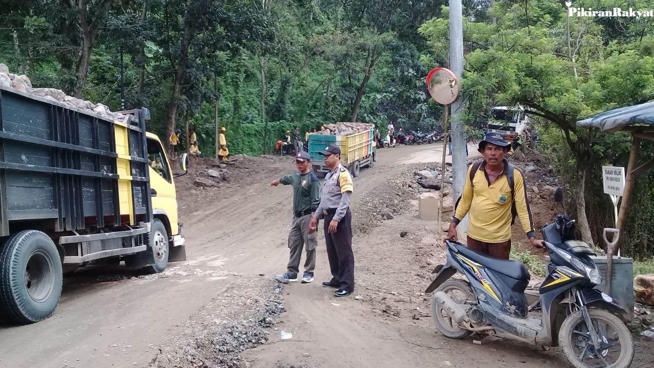 Jalan Alternatif Bogor ke Cianjur Ambles, Akses Ditutup ...
