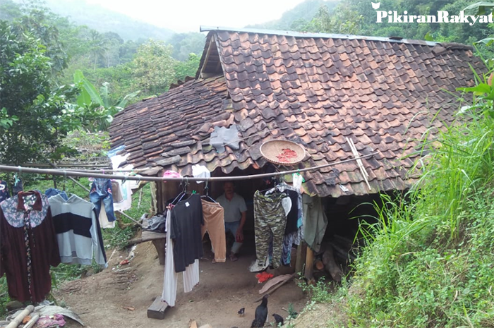 Berdinding Bilik Bambu Dan Kerap Bocor Rumah Mantan Tkw Arab Saudi Tua Di Sukabumi Terancam Ambruk Pikiran Rakyat Com