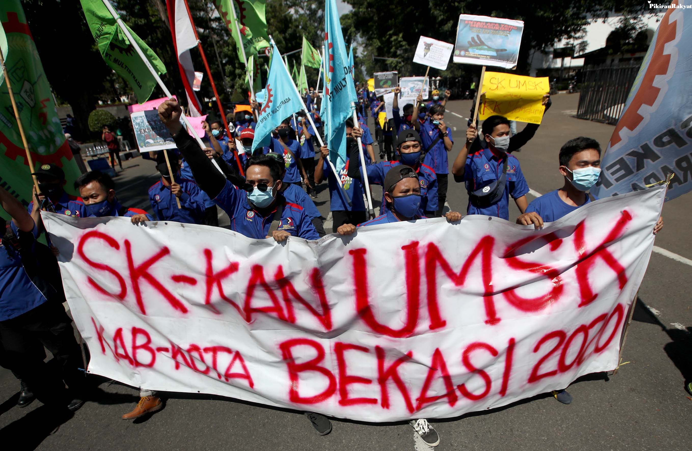 Aksi Demo Uu Cipta Kerja Di Dprd Garut Diwarnai Kericuhan Demonstran Terus Gaungkan Revolusi Pikiran Rakyat Com
