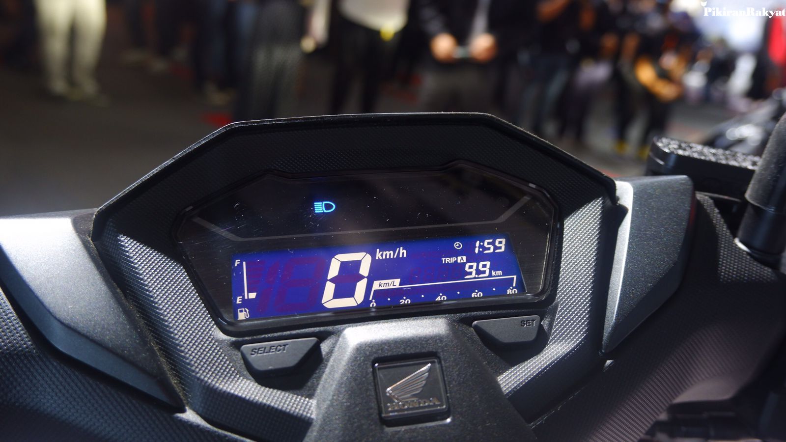 Arti 9 lampu indikator di simbol speedometer Honda Vario 160 cc ketika sedang menyala dan berkedip.