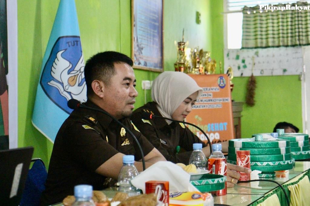 WAKIL KETUA TIM PAKEM BONE / KEPALA SEKSI INTELIJEN  KEJAKSAAN NEGERI WATAMPONE, ANDI HAIRIL AKHMAD, S.H., M.H