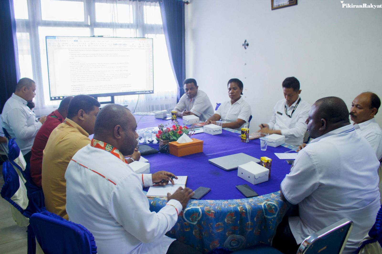Ketua Bawaslu KKetua Bawaslu, Zakarias Rumbewas, SH dan Anggota KPU Kab. Jayapura diwakili oleh Divisi Sosialisasi Pendidikan Partisipasi Masyarakat dan Sumber Daya Manusia Lodik Yeusie Mayfrendi didampingi  Efra Jerianto Tunya sangat apresiasi dukungan Diskominfo  infrastruktur  dan jaringan.