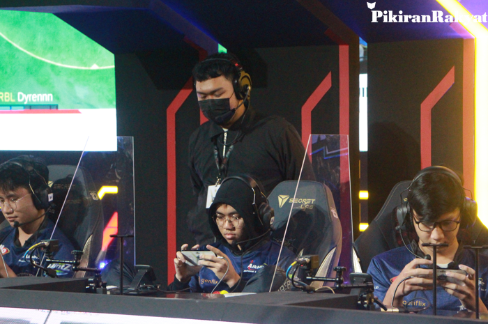 Pemain Rebellion Zion saat menghadapi EVOS Legends. Jelang MPL ID S11, tim Banteng Biru diprediksi siap memberikan kejutan.