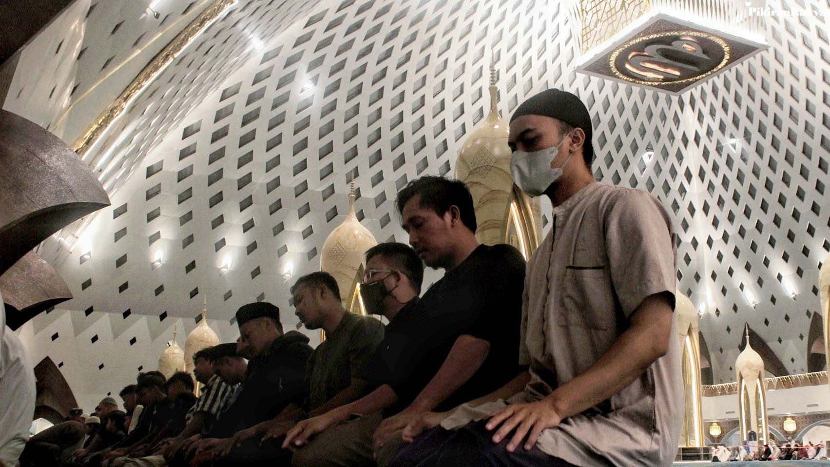 Miliki Banyak Keutamaan, Inilah Tata Cara Hingga Niat Shalat Tarawih di Ramadhan 2023! 