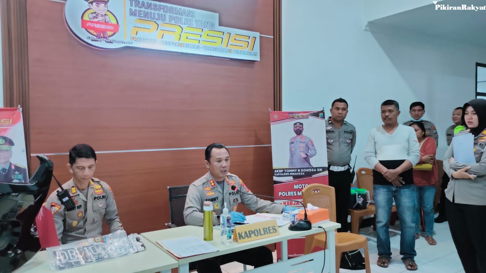 AKBP Tommy Bambang Souissa Bersama Jajaran Saat Jumpa Pers di Mapolres Minahasa