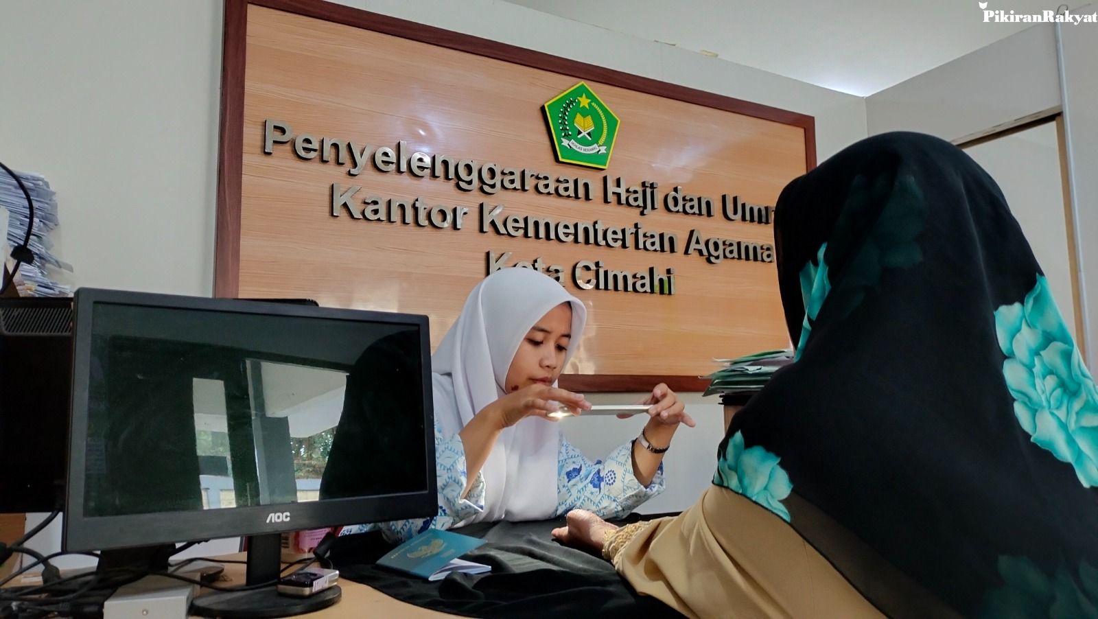KANTOR Kementerian Agama (Kemenag) Kota Cimahi memfasilitasi rekam biometrik melalui Aplikasi Saudi Visa Bio bagi para jemaah calon haji (JCH) tahun 2023. Proses tersebut harus dilakukan JHC sebagai syarat penerbitan visa haji pada pelaksanaan ibadah haji tahun 2023/1444 Hijriah.