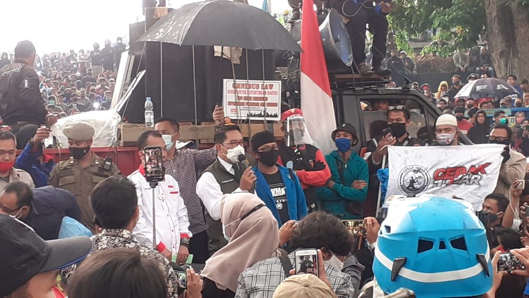 Surati Jokowi Di Tengah Gelombang Demo Uu Cipta Kerja Isi Surat Ridwan Kamil Disambut Riuh Buruh Pikiran Rakyat Bandung Raya
