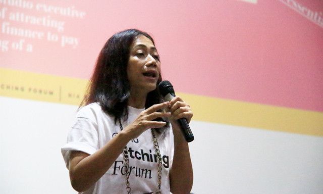 SUTRADARA dan produser film Nia Dinata menjelaskan program Viu Pitching Forum di Bandung Creative Hub, Jalan Laswi, Kota Bandung, Sabtu 19 Januari 2019.*/YUSUF WIJANARKO/PR