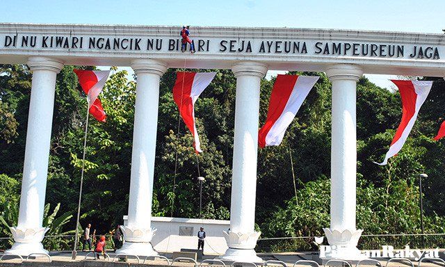 BENDERA Indonesia dipasang di Tepas Lawang Salapan, Kota Bogor, Rabu 31 Juli 2019.*/ANTARA