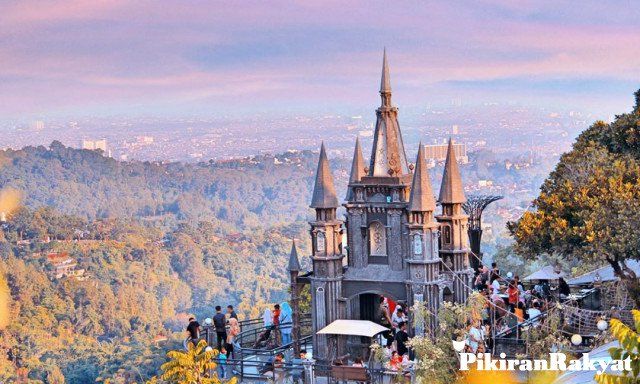 Dago Bakery Punclut adalah destinasi wisata kuliner yang saat ini sedang naik daun di Bandung.*/DOK IG Dago Bakery Punclut