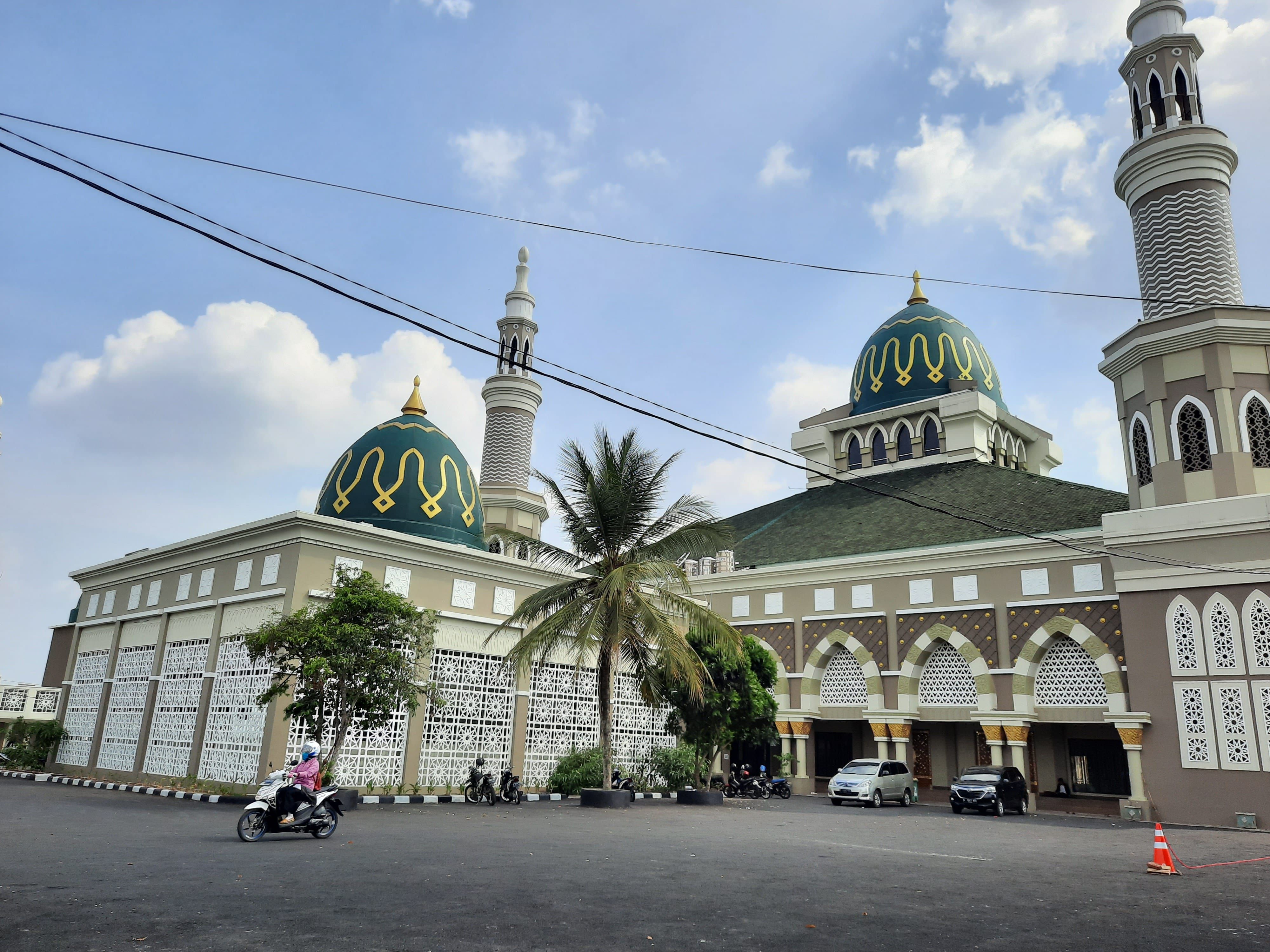 Di Tengah Laporan Uu Ruzhanul Ulum Atas Dugaan Penipuan Renovasi Masjid Agung Baiturrahman