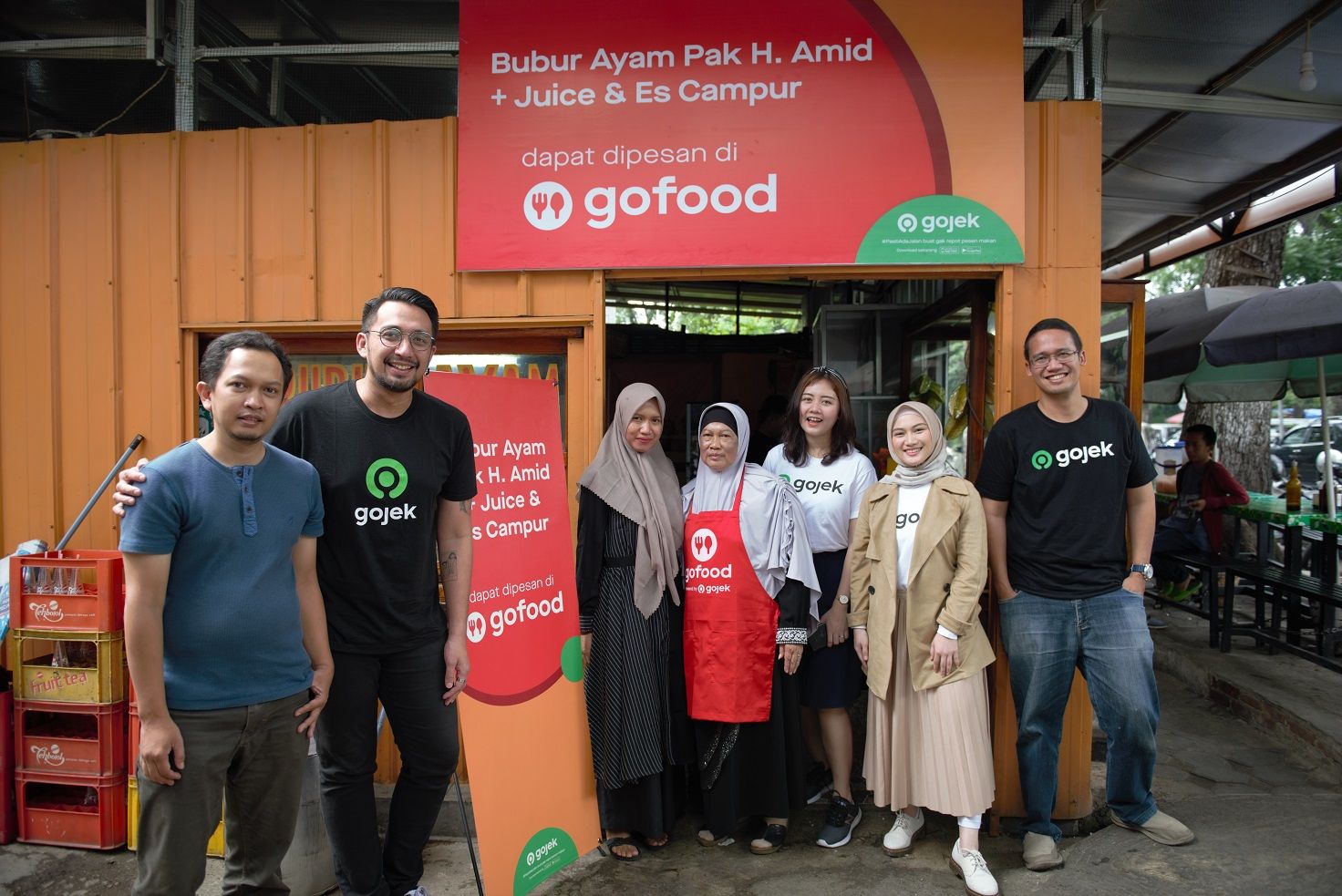 PLESIRAN Bareng Gojek mengunjungi Merchant GoFood Bubur Haji Amid.*