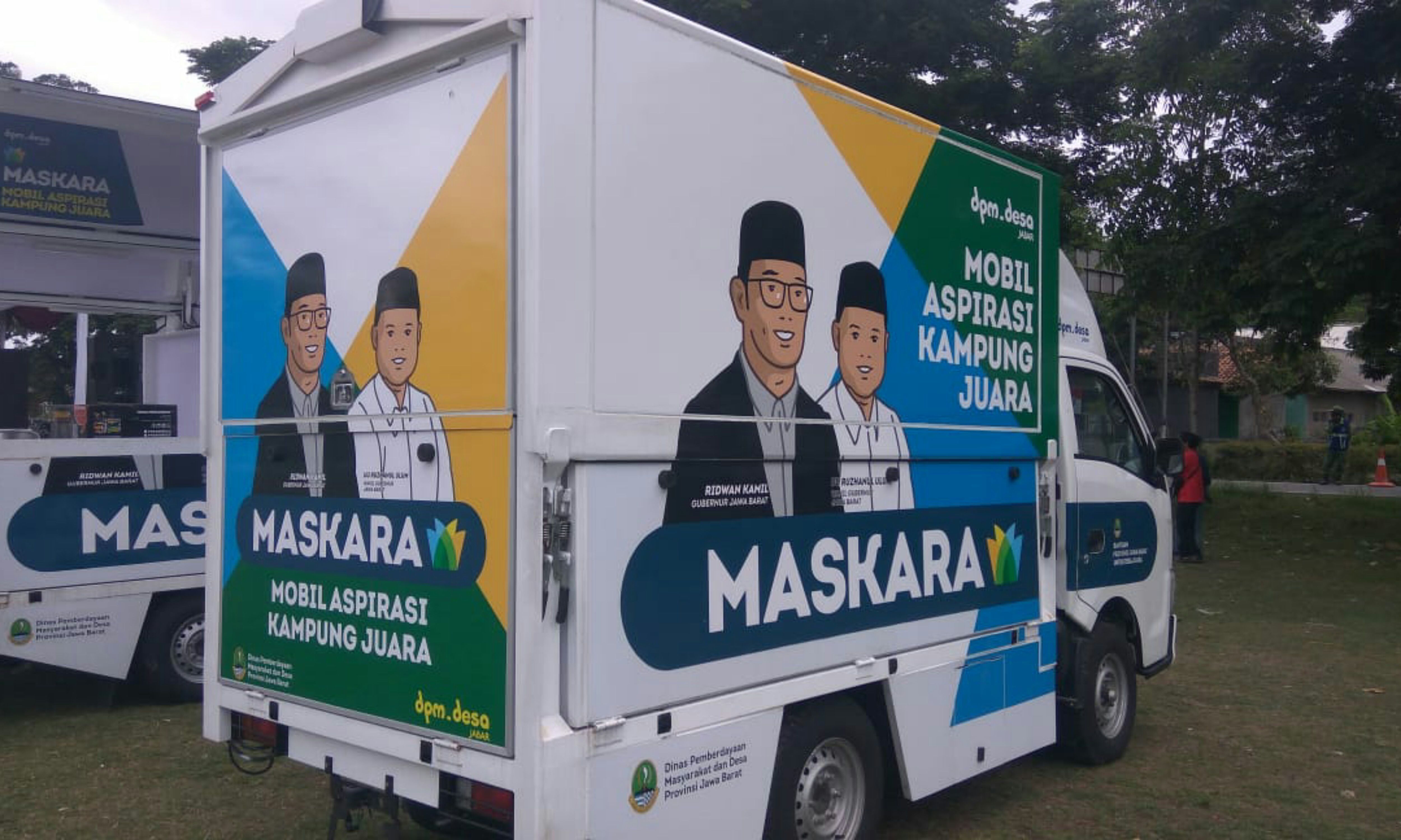 GUBERNUR Jabar Ridwan Kamil menyerahkan tiga mobil Maskara di lapangan Kalipucang, Pangandaran, Minggu 1 Desember 2019.*