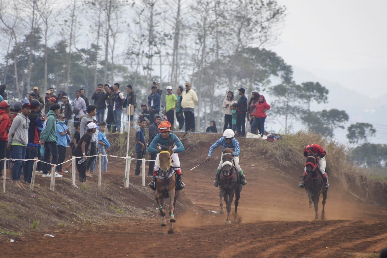 Kejurda Berkuda Digelar Wagub Pacuan Kuda Cibogo Akan