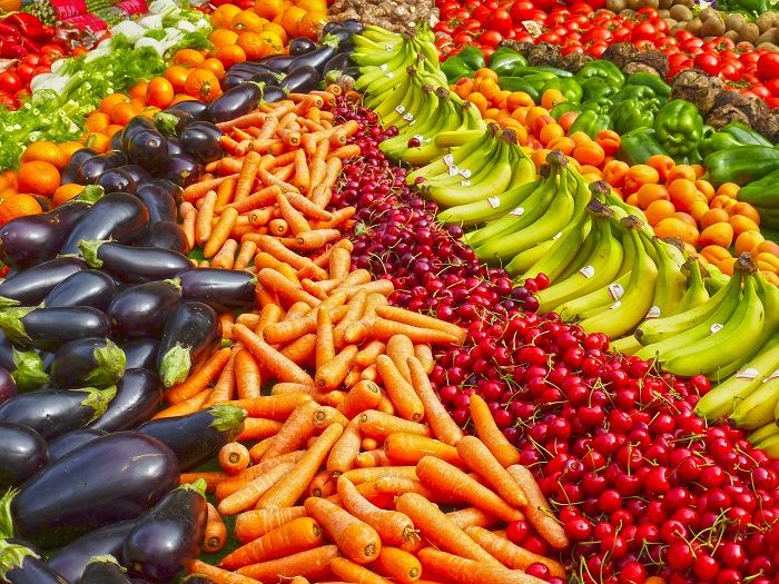 Ilustrasi buah dan sayuran.*