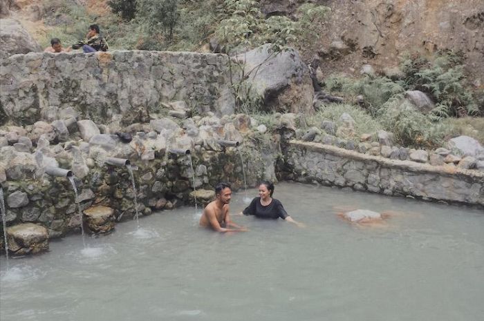 Kawah Rengganis Ciwidey Pemandian Air Panas Belerang Yang