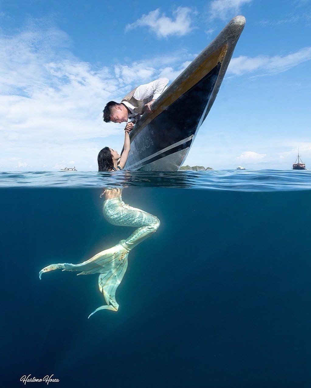 BOY William melakukan sesi foto dengan tunangannya Karen Vandela dengan tema ada di bawah laut. 