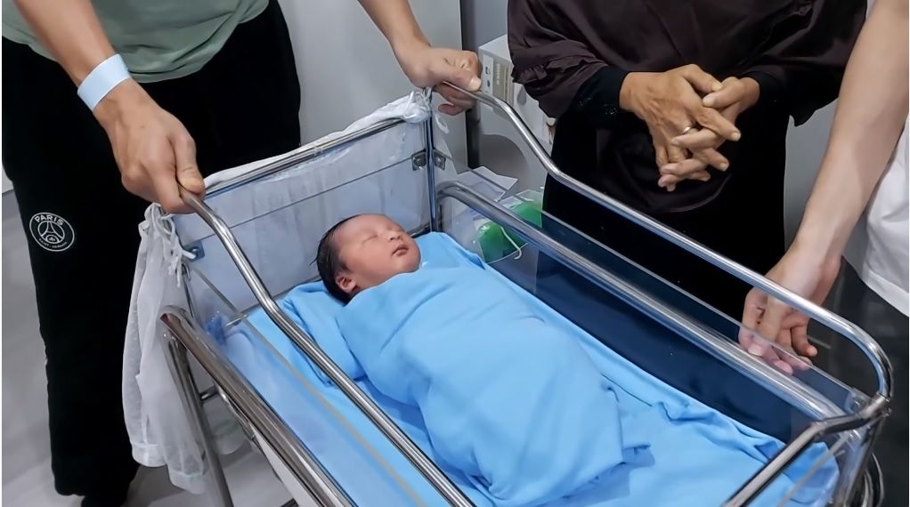 Nama anak baim wong yang pertama