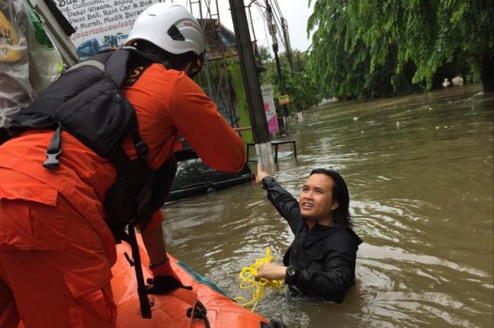 Banjir Jakarta 2020 Bnpb Harap Respons Dan Laporan Dari Relawan Banjir Pikiran Rakyat Com
