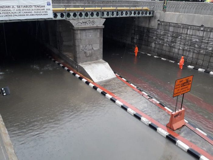 Banjir Underpass Kuningan Jakarta Ketinggian Hingga 30