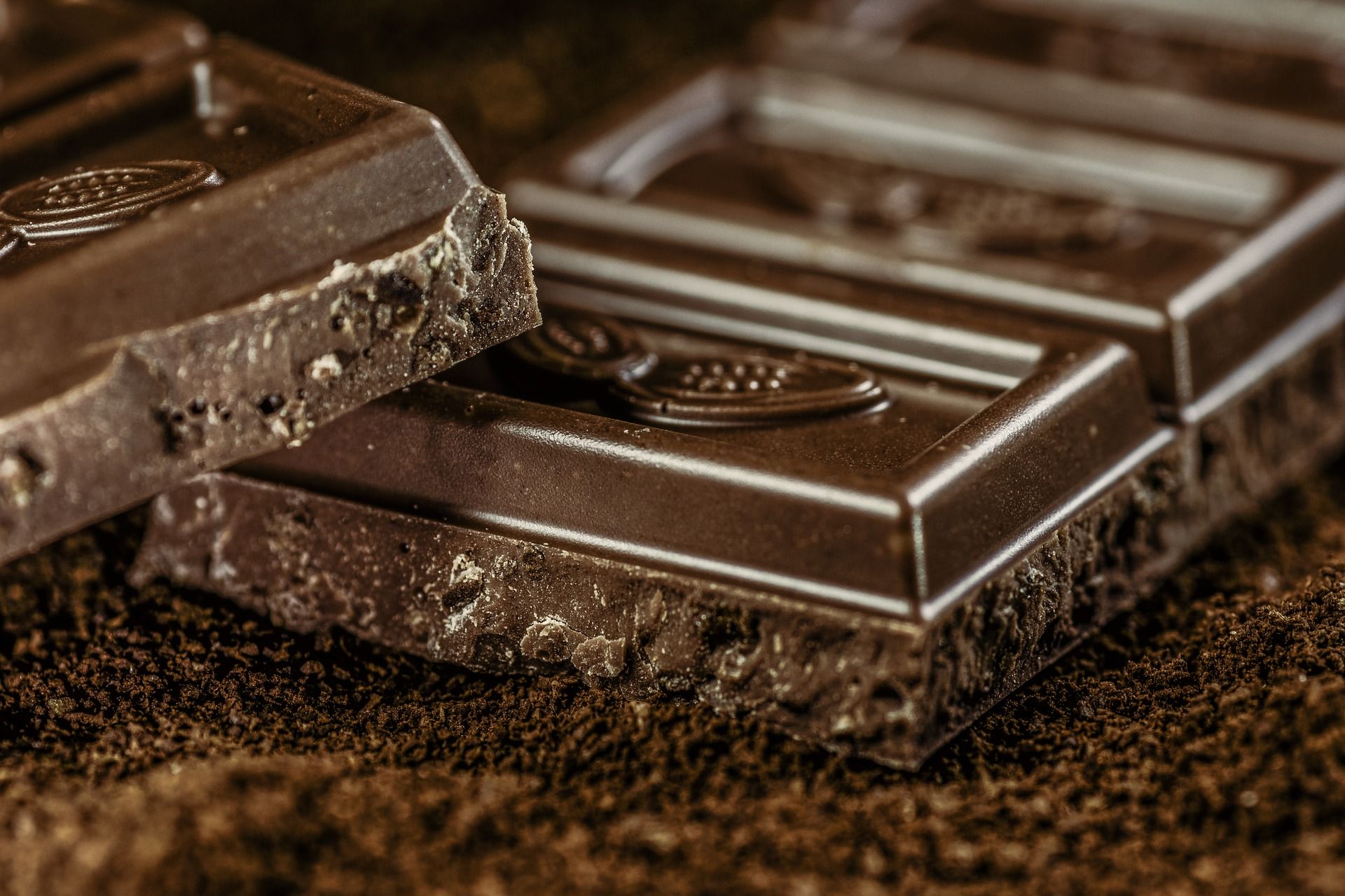 Ilustrasi Makanan Berbahan Dasar Coklat Hitam 