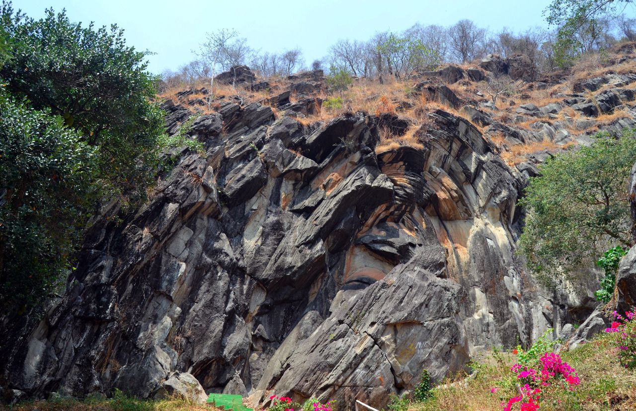Batulawang di Cirebon Batu yang Datang dari Perut Bumi 