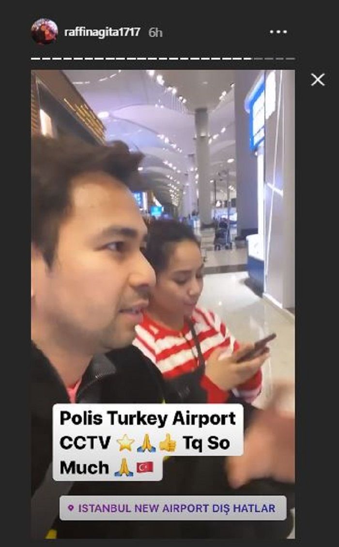 RAFFI Ahmad saat melaporkan kopernya yang hilang di Bandara Turki.*