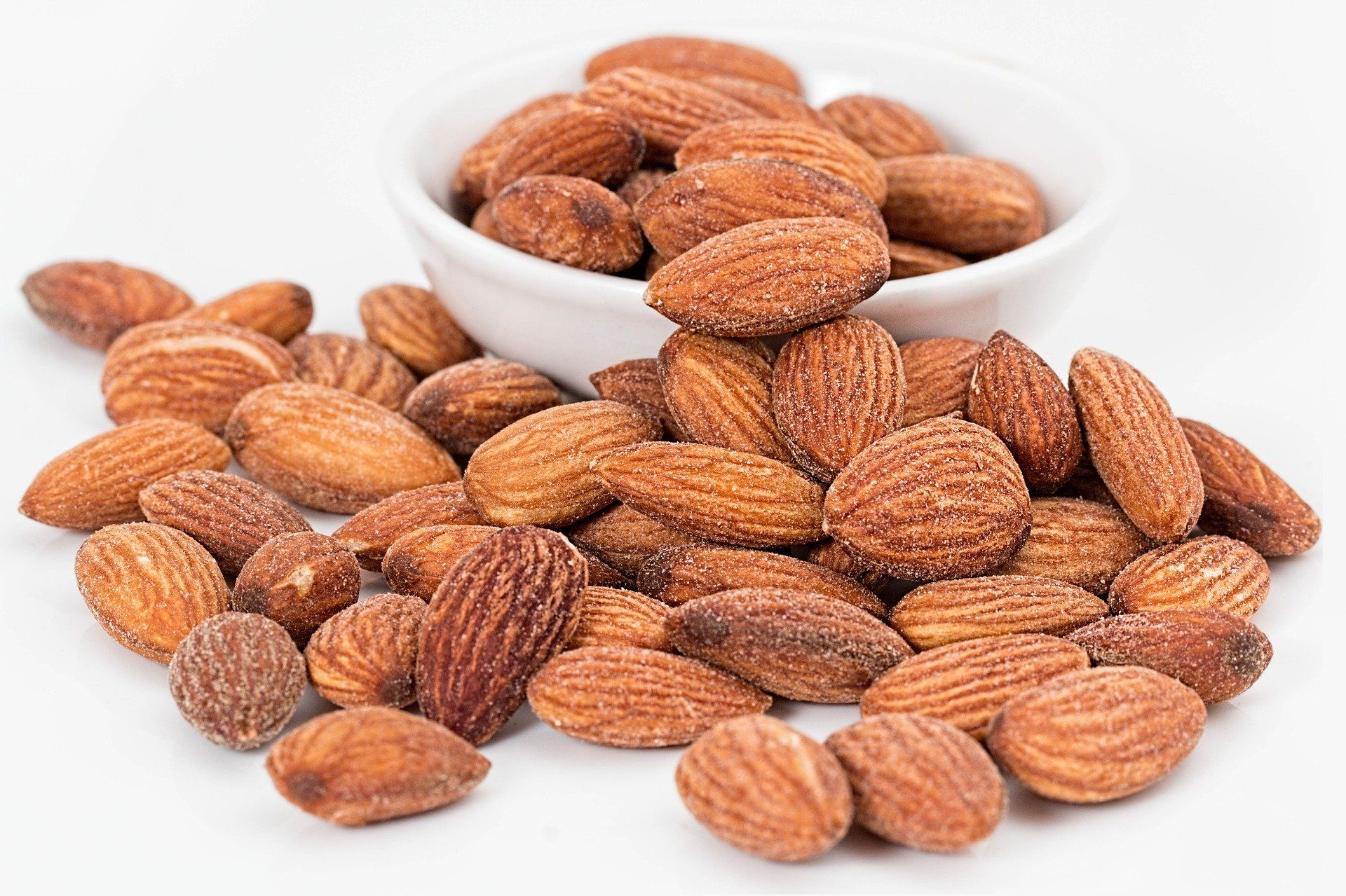 ILUSTRASI almond.* Tinggi serat, almond efektif menurunkan kadar kolesterol dalam tubuh.
