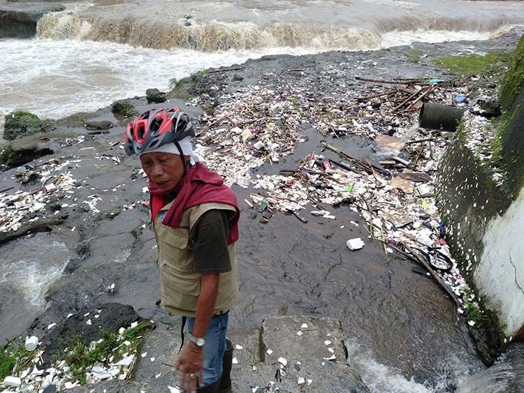 Sungai Ciliwung Belum Merdeka Dari Sampah Bisa Mencapai 30 Ton Per Hari Pikiran Rakyat Com