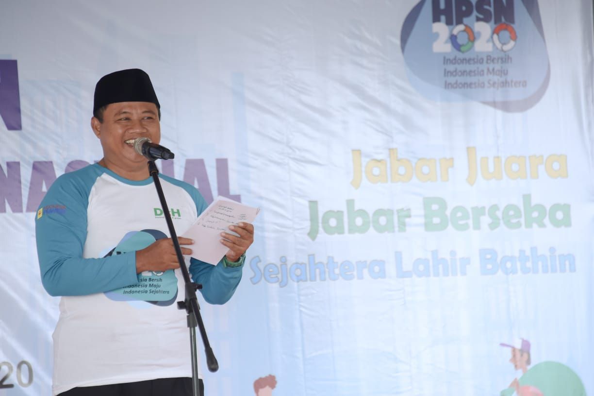   PLH. Gubernur Jabar Uu Ruzhanul Ulum menghadiri sekaligus membuka peringatan Hari Peduli Sampah Nasional (HPSN) 2020 Tingkat Provinsi Jabar di Plaza Gedung Sate, Kota Bandung, Selasa (25/2/2020)*