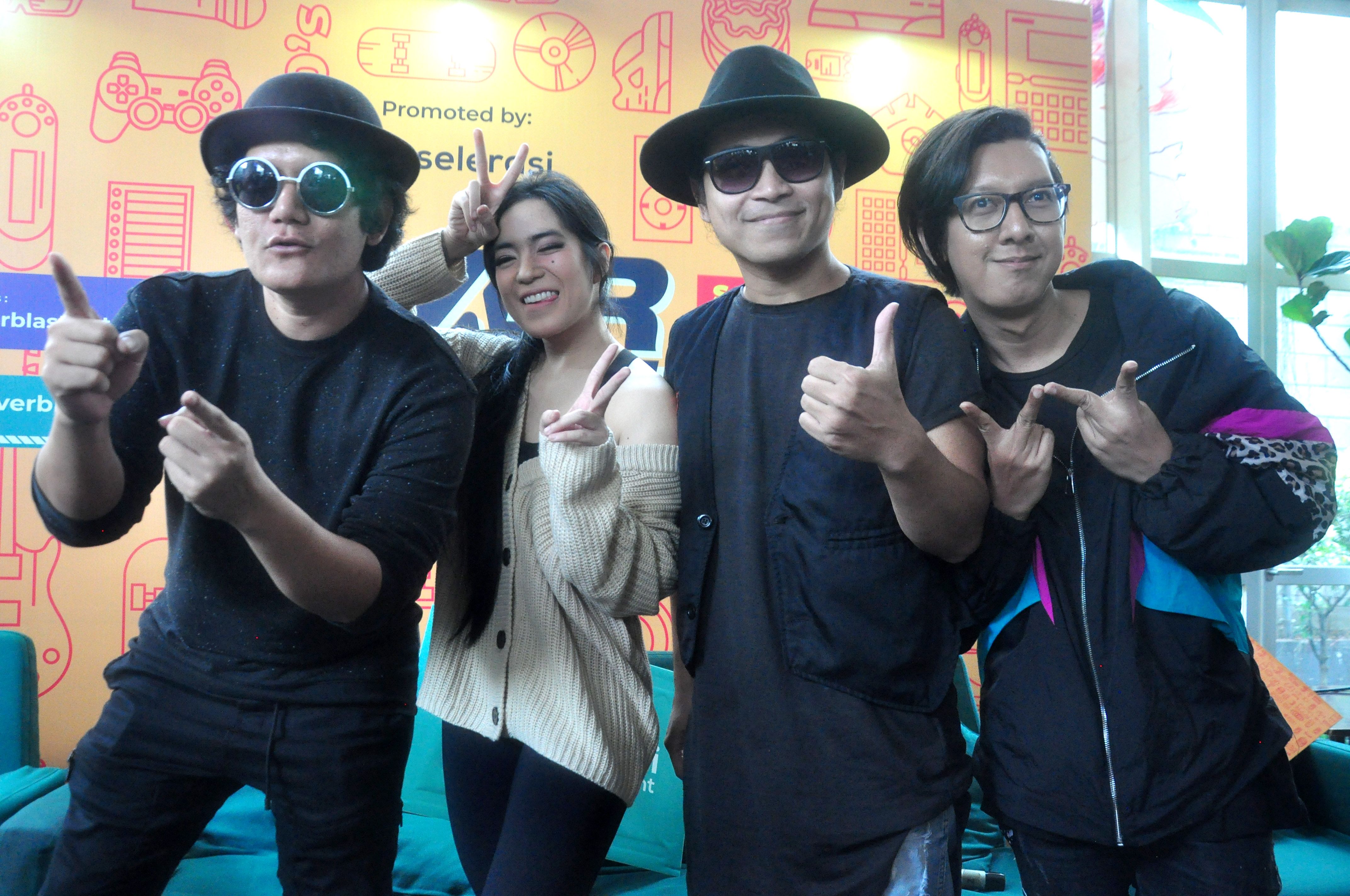 J-Rocks dan Prisa pada jumpa wartawan Everblast Festival di Jakarta.*  