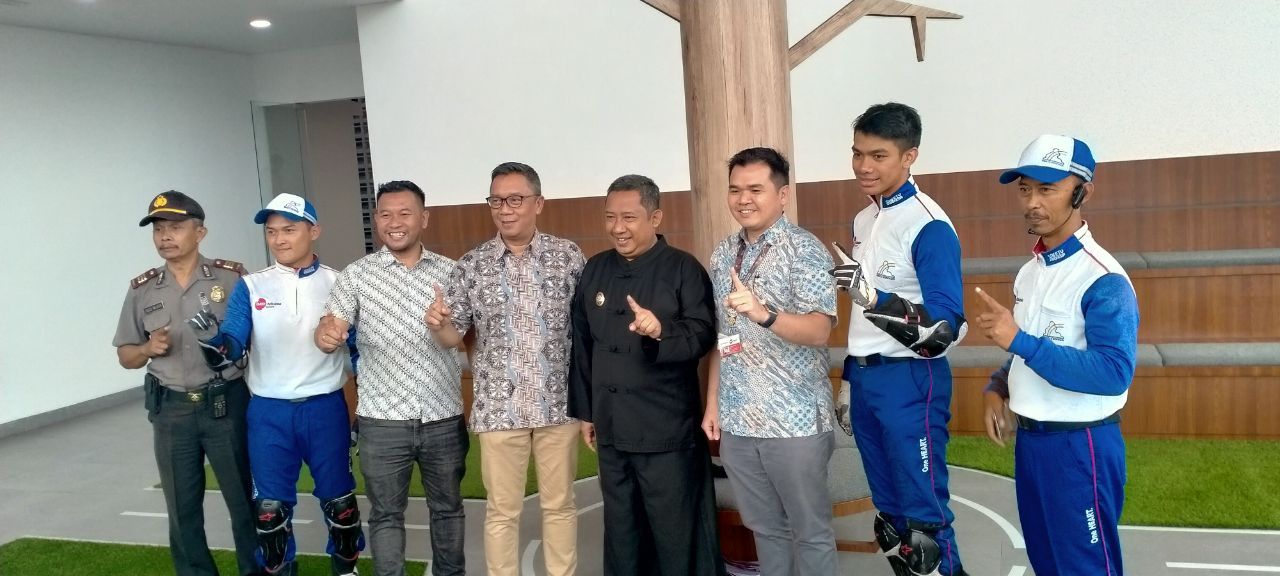 Wakil Wali Kota Bandung Yana Mulyana bersama jajaran PT Daya Adicitpa Motora.*