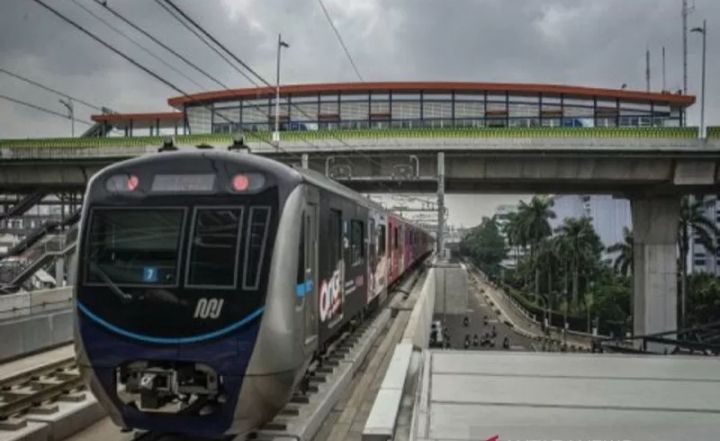 Jam Operasional MRT Jakarta kembali diubah mulai Senin 23 Maret 2020.*