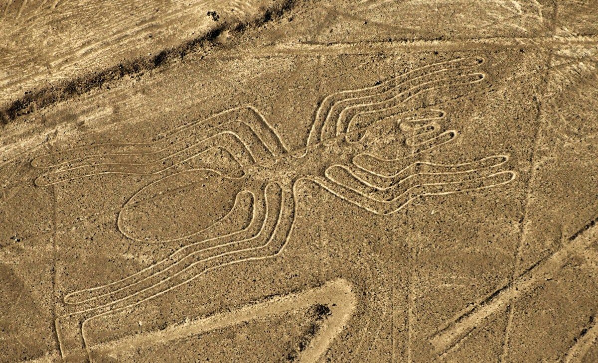 POLA garis berbentuk mirip laba-laba di Nazca Lines Peru.*