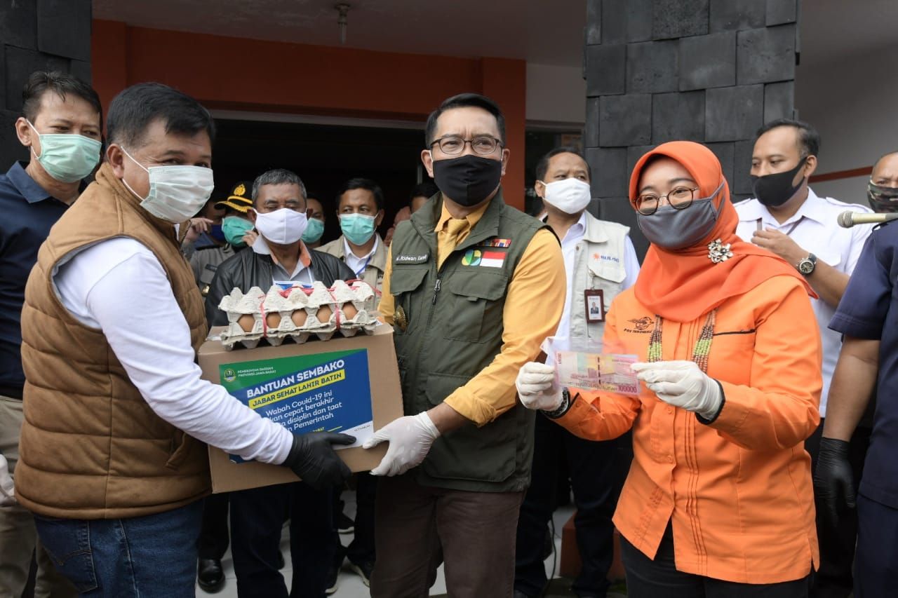 Ridwan Kamil Lepas 18 Ribu Paket Bansos Di Kbb Pikiran Rakyat Com