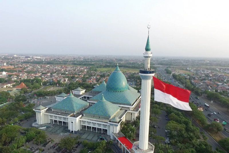 MASJID Nasional Al-Akbar, Surabaya.*