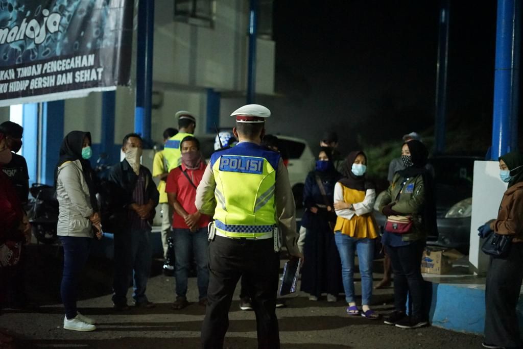 Puluhan pemudik hendak ke Sukabumi diamankan Polisi dan diminta putar balik, ( Foto: Istimewa