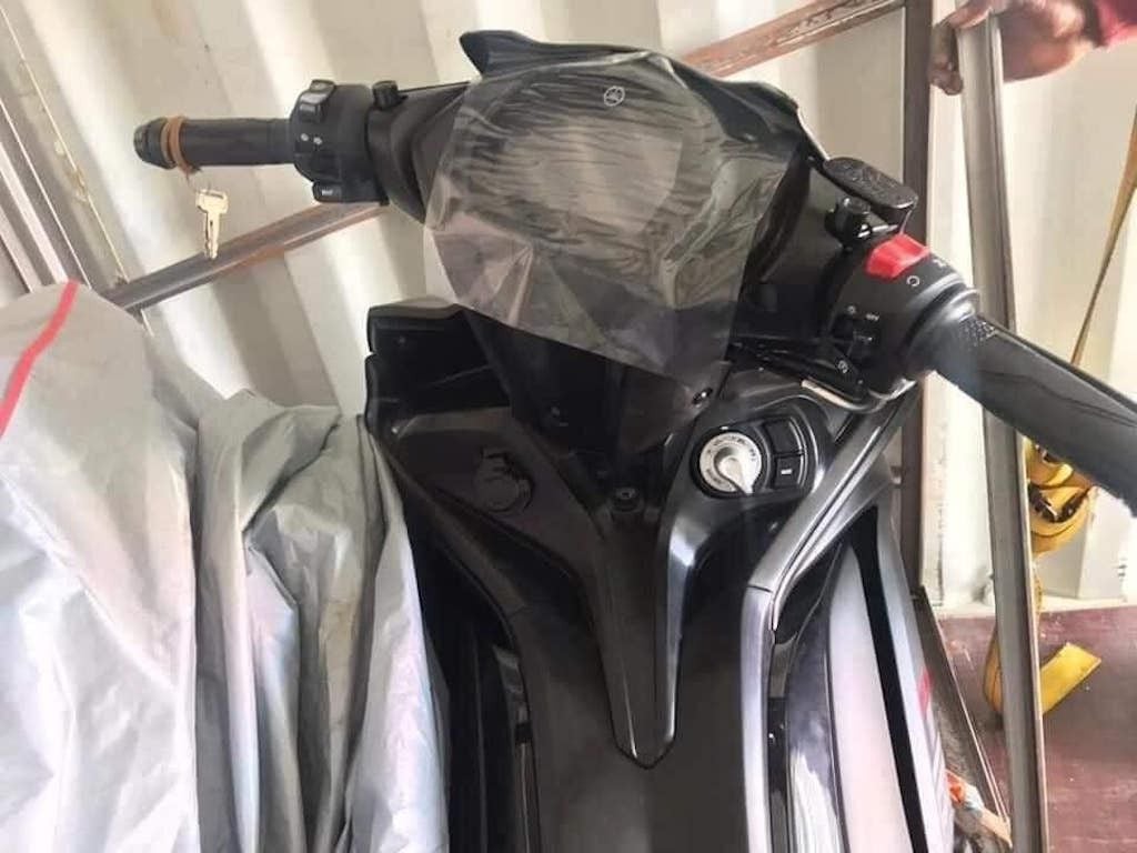 Bentuk speedometer dan kunci keyless dari motor Yamaha MX King 155 generasi terbaru